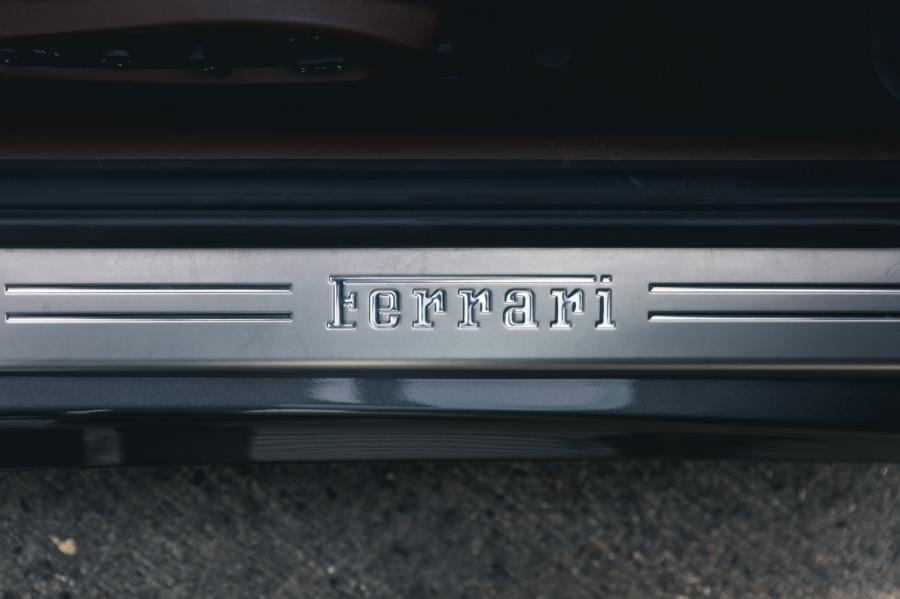 Логотип Ferrari F12berlinetta 2014 года  (UK) (фото 25 из 276)